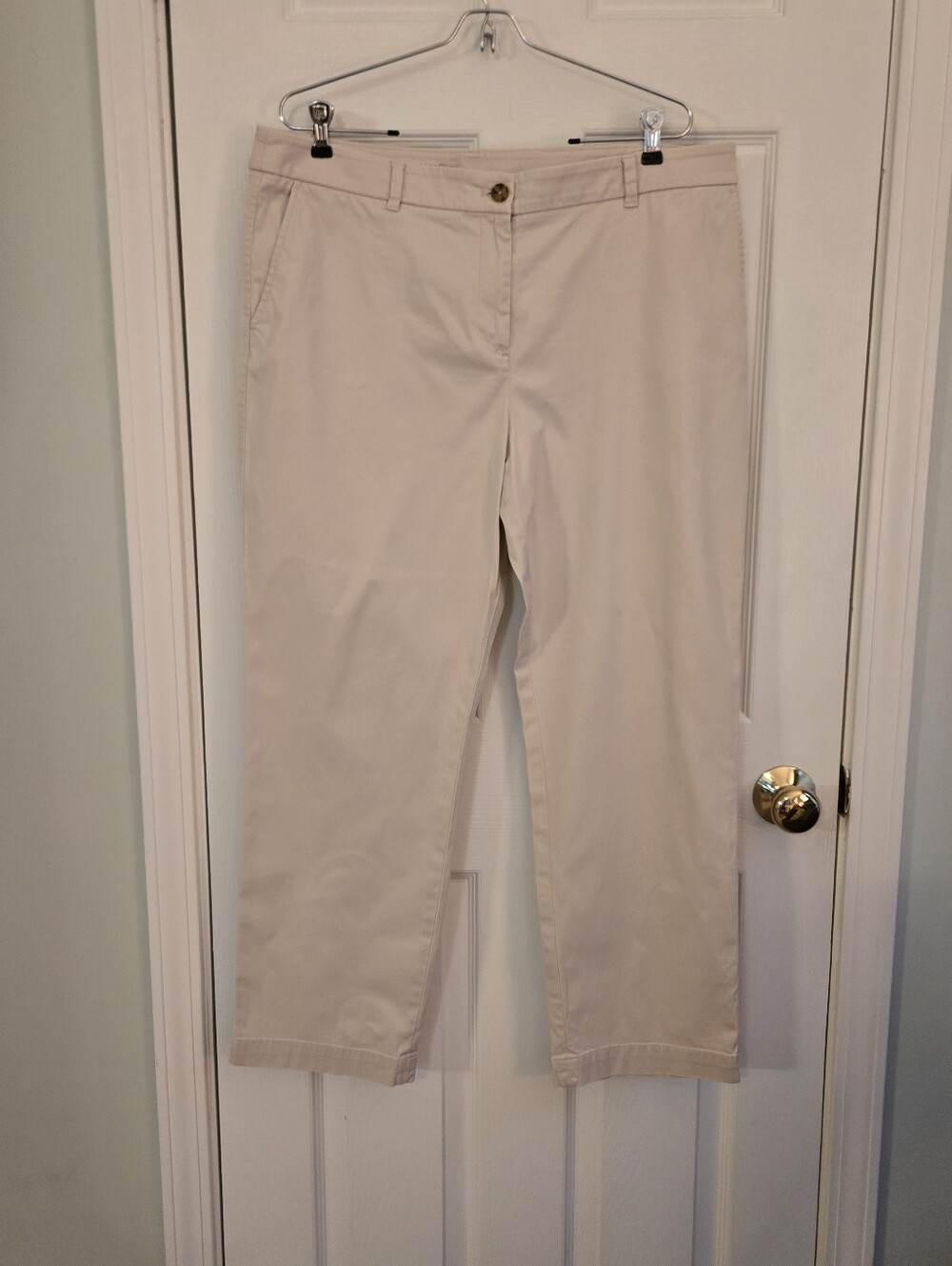 Talbots Straight Leg Chino. 16P